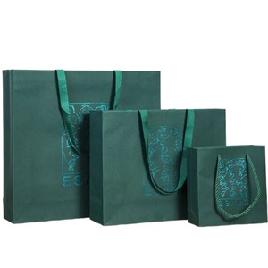 Elegantes bolsas de papel de moda de lujo con asas troqueladas e impresión de tinta metálica para tiendas boutique - Product Image 2