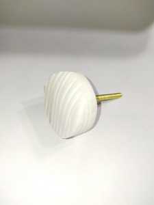 Poignées de porte et de tiroir en marbre de qualité supérieure fabriquées à la main Poignées de placard polies naturelles avec un design de luxe inspiré de l'amour - Product Image 5