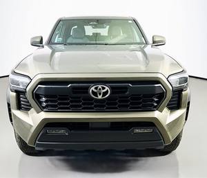 Sharp Green 2024 pour Tacoma TRD Off-Road Double Cab 4WD Volant à Gauche Sièges en Tissu Intérieur Léger Démarrage à Distance Pack TRD - Product Image 1