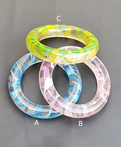 Bracelet en acrylique de finition mate personnalisé | Bracelet large fait à la main classique minimaliste bijoux de mariage respectueux de l'environnement accessoire intemporel - Product Image 4