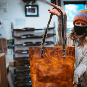 Sac à main fourre-tout en cuir italien véritable de grande capacité personnalisé pour les femmes avec fermeture à glissière et deux poignées style Shopper - Product Image 6