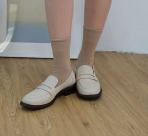 Wypex Grace รองเท้าหนังสตรีนุ่มกันลื่นรุ่นสีดำขาวเหนือกาลเวลาเพื่อความสบายตลอดทั้งวันพื้นรองเท้าเป็นยางสำหรับใส่ในตู้เสื้อผ้า - Product Image 4