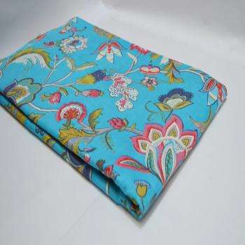 มีสีเขียวขุ่น