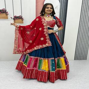 Fil fin brodé en pur coton de qualité supérieure Lehenga Choli et travail de séquence pour les fêtes de fête ethniques - Product Image 6