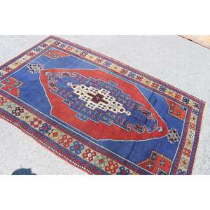 Alfombra Turca de 4.5x7.1 pies, Alfombra Vintage, Alfombra Sólida Azul y Roja - Product Image 4