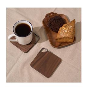 Posavasos de madera de nogal cuadrados personalizados, alfombrillas y almohadillas clásicas, fabricante y exportador que ofrece una amplia gama de formas y tamaños - Product Image 1