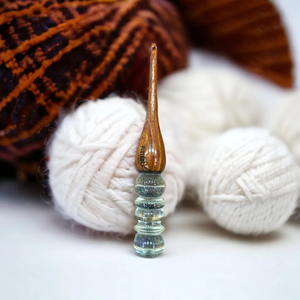Crochet époxy en palissandre Outil ergonomique en bois fait à la main pour tricoter et crocheter - Product Image 1