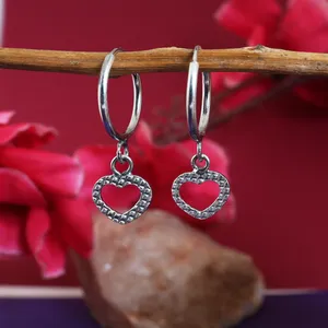 Pendientes de Aro de Plata 925 con Forma de Corazón para Mujer, Joyería Minimalista para Uso Diario - Product Image 2