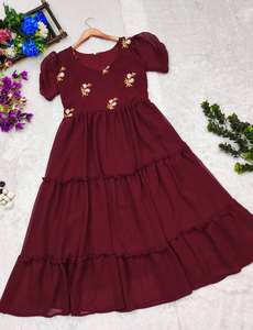 Robe pour femme de couleur rouge, robe maxi à imprimé floral en Georgette, robe de mariage de créateur. robe de soirée. - Product Image 2