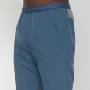 <span class=keywords><strong>Pantaloni</strong></span> da <span class=keywords><strong>uomo</strong></span> per appassionati <span class=keywords><strong>di</strong></span> Fitness: leggeri, traspiranti e perfetti per tutti i <span class=keywords><strong>tipi</strong></span> <span class=keywords><strong>di</strong></span> attività fisiche