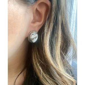 Pendientes de botón J Frank de plata de ley y búfalo blanco con engaste de bisel, modernos, en oro rosa, oro amarillo y oro blanco - Product Image 2