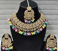 Ensemble de mariée Kundan pour femmes et filles, collier, boucles d'oreilles et ras-de-cou multicolores indiens plaqués or 14 carats pour les mariages, les fiançailles et les fêtes