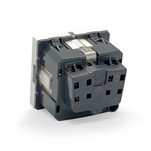 Multi-Support Single Socket <span class=keywords><strong>Mosaic</strong></span> LEG 77210 - German Std - 2P + E sans volets blancs - Product Image 4