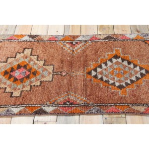 Alfombra Vintage Herki Runner de 2.7x10.8 pies (82x328 cm), Alfombra Turca de Lana con Diseño Geométrico Naranja - Product Image 3