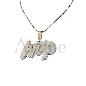 Collar con colgante hueco en acabado dorado y plateado Joyería de moda unisex con estilo - Product Image 1