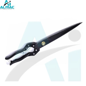 Tijeras de lana manuales ALMAC diseñadas para el cuidado de ovejas con cuchillas de precisión y agarre cómodo para largas horas de uso - Product Image 1