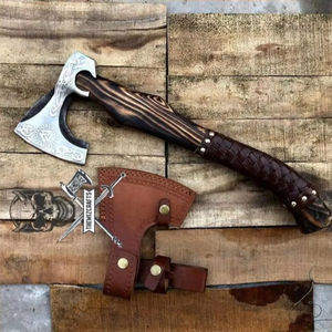 Hache viking artisanale sur mesure Thewizcrafts, tête en acier à haute teneur en carbone, manche en bois de frêne, étui en cuir, symboles nordiques - Product Image 3