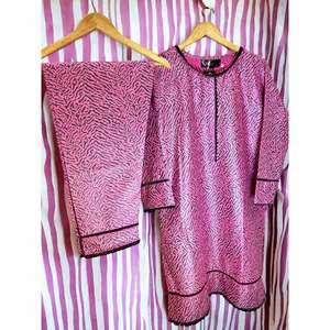 ชุดสูทผ้าแจ็คการ์ดลายม้าลายสีชมพู KN สำหรับผู้หญิง ราคา 1799/- - Product Image 6