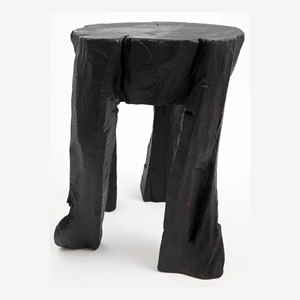 Mesa auxiliar de madera carbonizada rústica Pieza de acento artesanal única para interiores modernos y naturales - Product Image 3