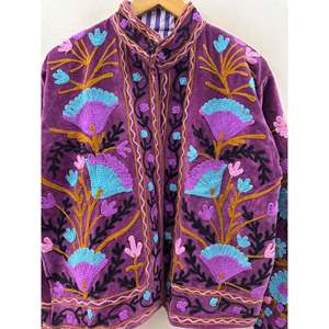Chaqueta de Terciopelo Estilo Universitario Elegante para Otoño, Cuello Mao, Bordado a Mano Suzani, Relleno de Poliéster, Talla Grande/XL, Color Aubergine - Product Image 3