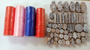 Rollos de cinta de satén hechos a medida junto con bloques de madera de Henna para proyectos de artesanía y para fines de reventa. - Product Image 5