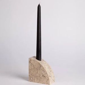 เชิงเทียนหินทราเวอร์ทีนรูปพระจันทร์ครึ่งเสี้ยว งานฝีมือ ดีไซน์ทันสมัย เนื้อสัมผัสธรรมชาติ ทนทาน เหมาะสำหรับตกแต่งบ้านอย่างมีระดับ - Product Image 2