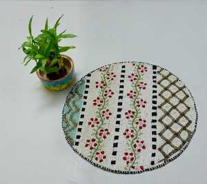 Napperon perlé Chargeur rond fait à la main pour salle à manger de luxe et décor de vacances Pièce unique perlé à la main, napperon, pendaison de crémaillère - Product Image 2