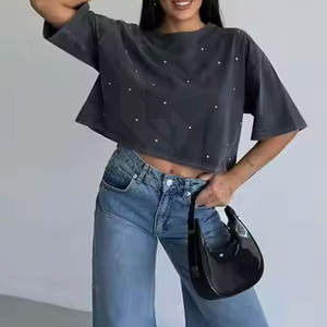 Camiseta ostentosa informal gráfica de verano con estilo para mujer con diamantes de imitación ecológicos - Product Image 2