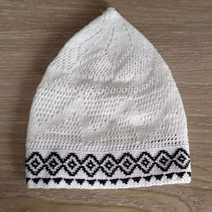Gorro Kufi Árabe de Algodón 100% Negro y Blanco, con Malla Ajustable, Bordado con Logotipo Personalizado, de Alta Calidad, Precio Bajo al por Mayor - Product Image 1