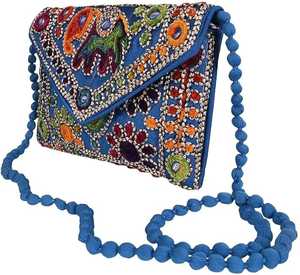 Bolso bordado de estilo bohemio de nuevo diseño para mujer con adornos de cadena de botones de perlas cierre de cremallera acentos florales para fiestas - Product Image 1