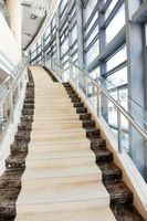 Pierres de granit de marbre de qualité supérieure de conception moderne pour les escaliers Surface polie Garantie 1 an pour les villas