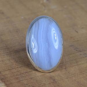 แหวนพลอยสีฟ้าแท้สำหรับผู้หญิงแหวนพลอยเม็ดใหญ่แต่งขอบด้วยผ้าลูกไม้สีฟ้า - Product Image 4