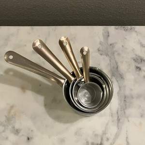 ถ้วยสแตนเลสสำหรับใช้ในครัวเรือนและร้านอาหารที่มีด้ามจับแข็งแรงทนทาน - Product Image 1