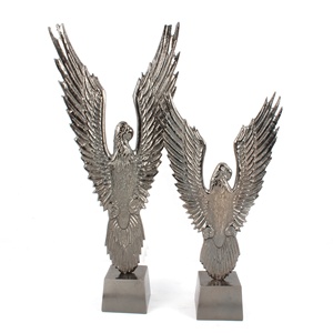 Sculpture d'aigle en aluminium moulée à la main avec finition antique noire Aigle sur mesure pour la décoration de la maison et du bureau - Product Image 2