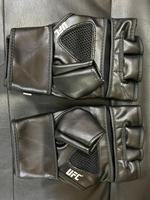 Gants de combat professionnels de haute qualité pour compétition UFC MMA, en cuir, demi-doigts, paume ouverte, pour entraînement de kickboxing, noirs