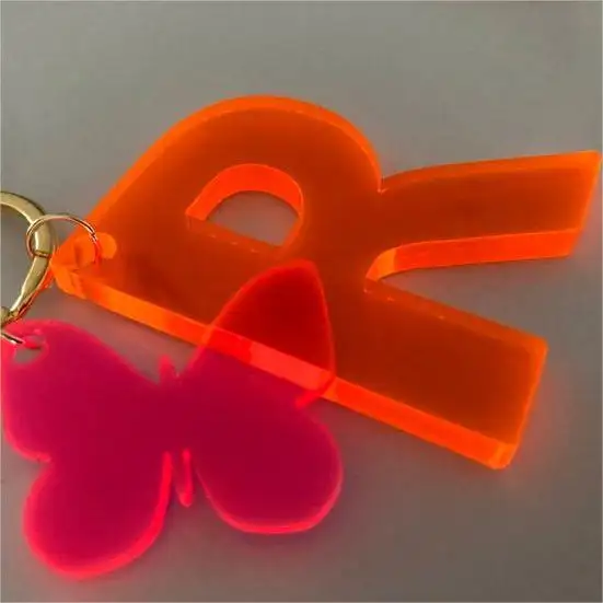 Ornamen mobil hadiah kreatif pacar perempuan hadiah ulang tahun pasangan Aksesori huruf liontin tas gantungan kunci nama akrilik