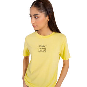 Vente en gros fabriqué en usine jaune 100% coton bambou femmes lettre imprimé t-shirts surdimensionnés grande taille t-shirts graphiques à vendre - Product Image 2