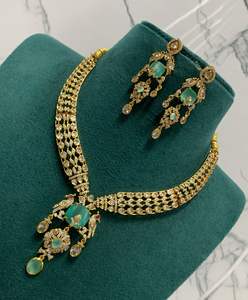 Ensemble collier élégant en laiton de haute qualité avec boucles d'oreilles plaqué or vêtements de mariage classiques pour les femmes pour les fêtes et les fiançailles - Product Image 2