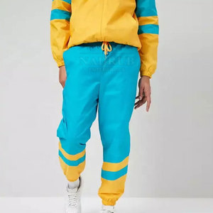 Conjunto de Sudadera con capucha cortavientos de estilo deportivo con cremallera frontal completa Conjunto cortavientos con carcasa exterior resistente al agua - Product Image 3