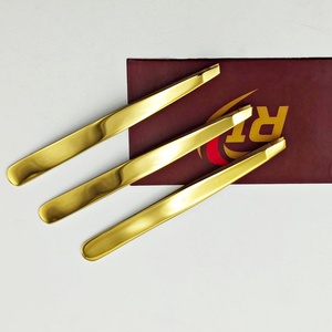 แหนบปลายเฉียงชุบทอง สลักโลโก้ตามสั่ง ผลิตจากสแตนเลส น้ำหนักเบา ทนทาน รับผลิตแบบ OEM/ODM สำหรับอุปกรณ์เสริมความงาม - Product Image 6