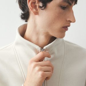 Streetwear d'hiver décontracté Pull à capuche noir à épaules tombantes avec technique de teinture en polaire douce - Product Image 3