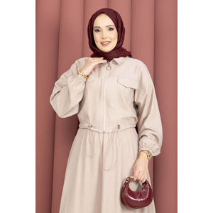 ชุดสูทกีฬาเสื้อครอปและกระโปรงสีเบจสำหรับผู้หญิง - Product Image 2