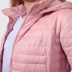 Chaqueta acolchada para mujer de diseño personalizado 2023, transpirable, impermeable, 100% poliéster, nailon, bordado estándar para mujer - Product Image 6