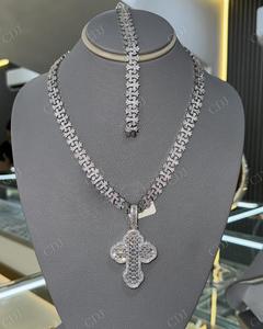 Baguette corte redondo Moissanite chapado en oro plata esterlina diseño personalizado Cruz colgante Hip Hop collar - Product Image 1