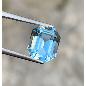 Aigue-marine bleue naturelle de qualité supérieure, taille émeraude, 3,83 carats, provenant du Brésil - Product Image 1