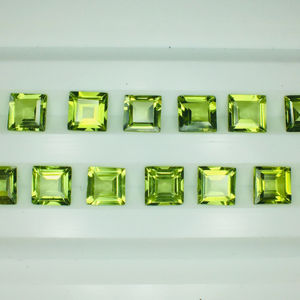 พลอยเพอริดอตธรรมชาติที่ตัดด้วยสีที่ยอดเยี่ยมและความแวววาวและหินที่สะอาดและการทำและขัดที่สมบูรณ์แบบในราคาที่ถูก - Product Image 4