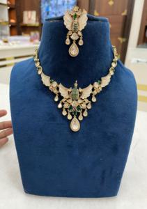 Conjunto de joyería de imitación de boda para mujer al por mayor, collar de estilo Kundan chapado en oro, adornos de piedras preciosas, principal de latón - Product Image 3