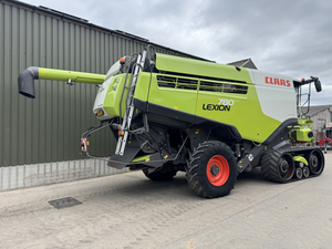 Moissonneuse-batteuse CLAAS Lexion pour la récolte du blé et du maïs avec moteur, matériel agricole d'occasion - Product Image 5