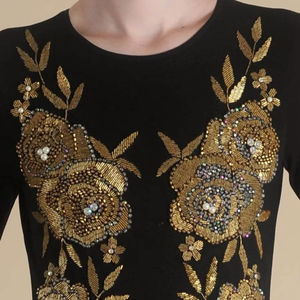 Robe maxi en coton de luxe faite à la main à taille empire, été, perlée, pailletée, fil teint, lurex, col en V, détail en dentelle et pompon, modeste - Product Image 1