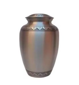 Urnas de cremación de metal con soluciones conmemorativas de grabado personalizadas para cenizas con seres queridos disponibles a precio económico - Product Image 1